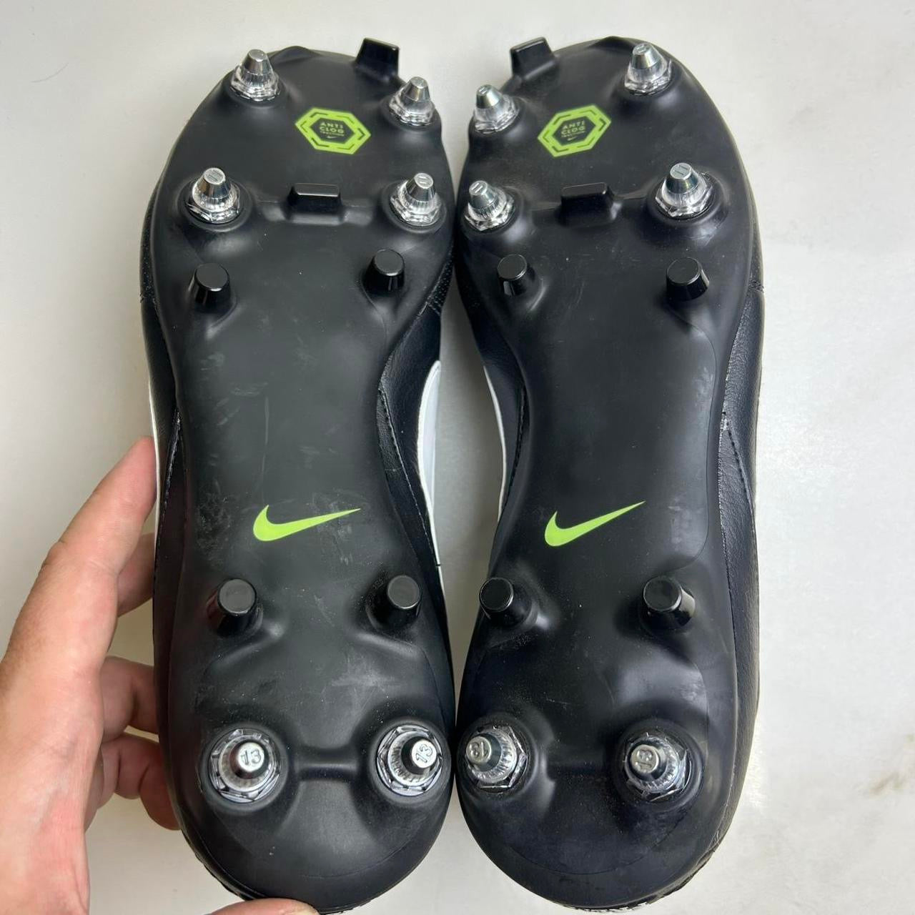 The Nike Premier III SG-Pro Football Boots Uk 8